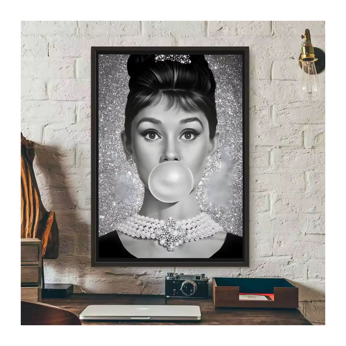 Selbstklebender Vintage Wandsticker Audrey Hepburn in Schwarz, Rechteckiges Wandposter für Wohnzimmer und Bar, B: 20 cm, H: 15 cm - Bild 5
