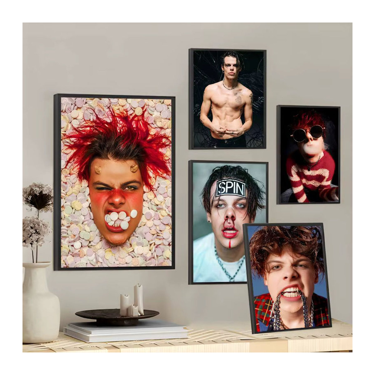 Selbstklebender Yungblud Wandaufkleber in Mehrfarbig für deine Wanddekoration - Bild 4