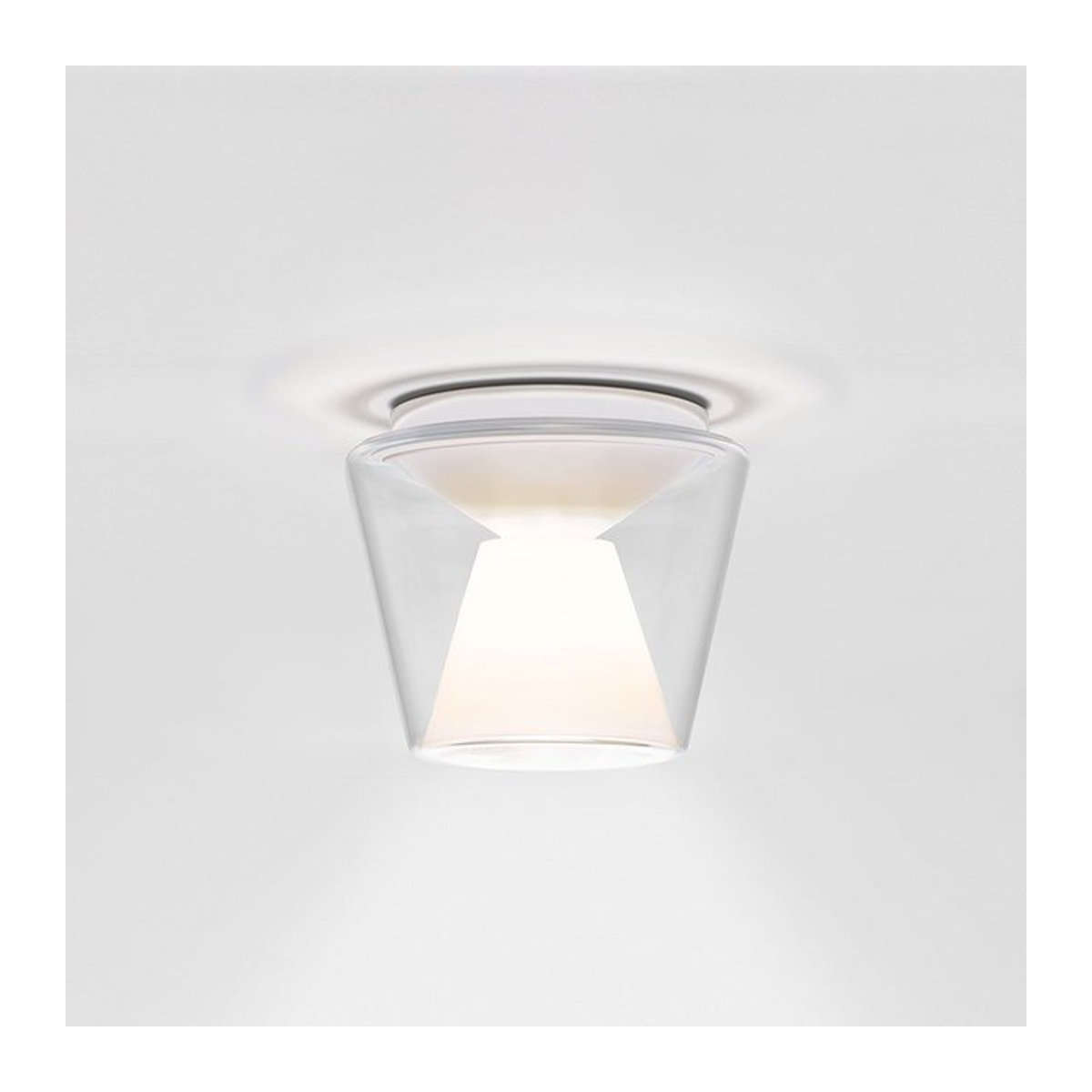 Serien Lighting Annex Ceiling L Deckenleuchte mit klarem Glasschirm und opalem Reflektor in Weiß - Bild 1