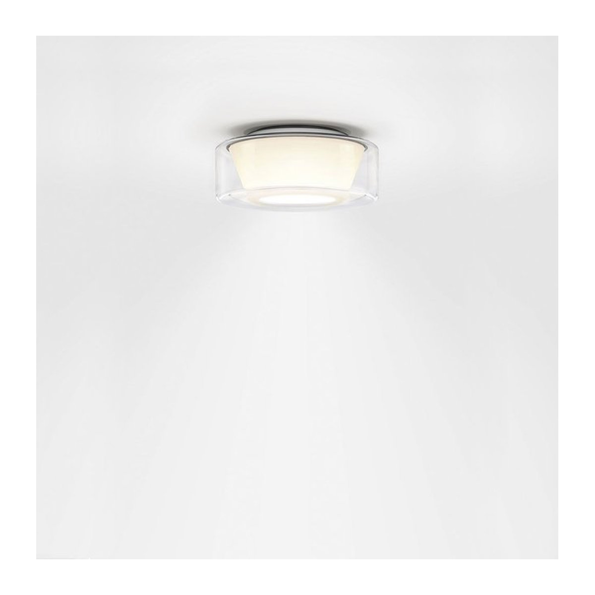 Serien Lighting Curling Ceiling S LED-Deckenleuchte mit klarem Glasschirm und konischem Reflektor in Warmweiß - Bild 1