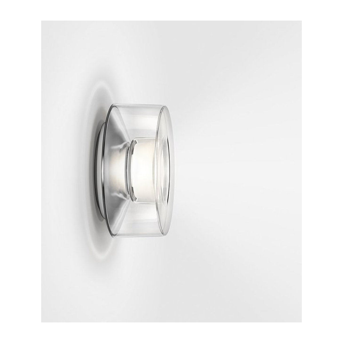 Serien Lighting Curling Wall M LED-Wandleuchte mit Acrylglasschirm in Klar und warmweißem Licht (2700K) - Bild 1