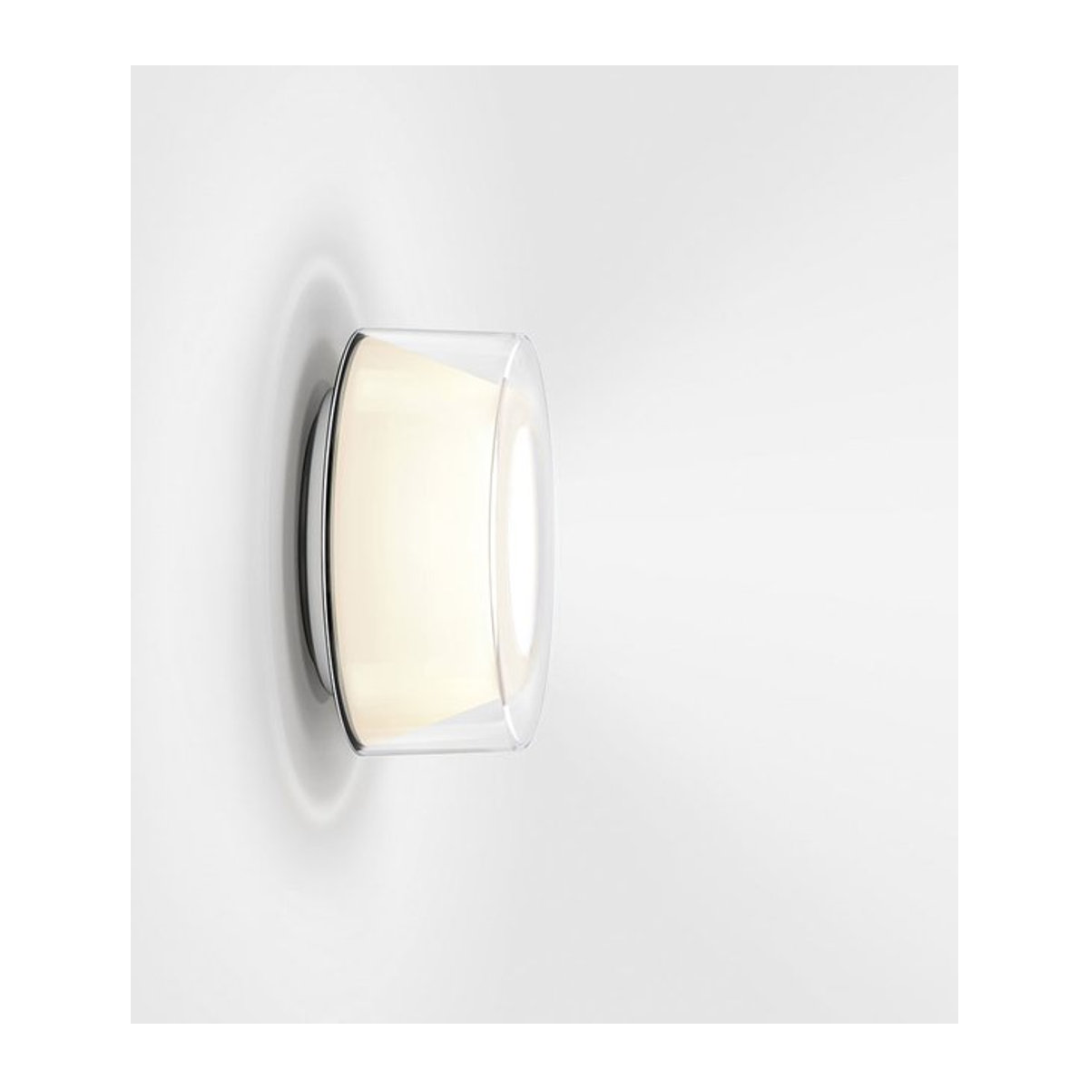 Serien Lighting Curling Wall M LED-Wandleuchte mit klarem Acrylglasschirm und konischem Reflektor in Warmweiß (3000K) - Bild 1