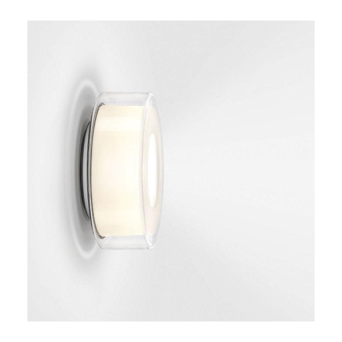 Serien Lighting Curling Wall S LED-Wandleuchte mit klarem Glasschirm und zylindrischem Reflektor in Warmweiß - Bild 1