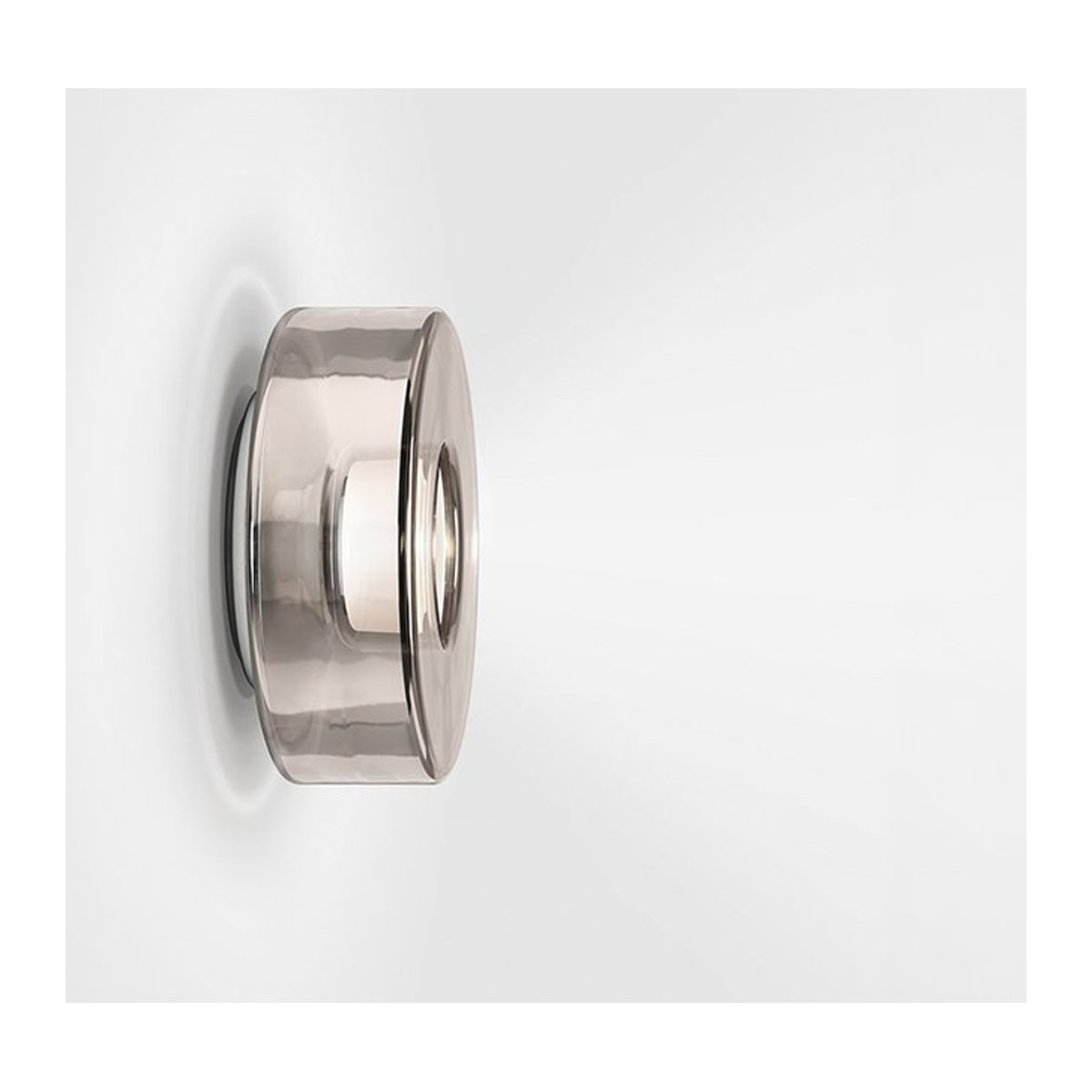 Serien Lighting Curling Wall XS LED-Wandleuchte mit Glasschirm in Neusilber und warmweißem Licht (3000K) - Bild 1