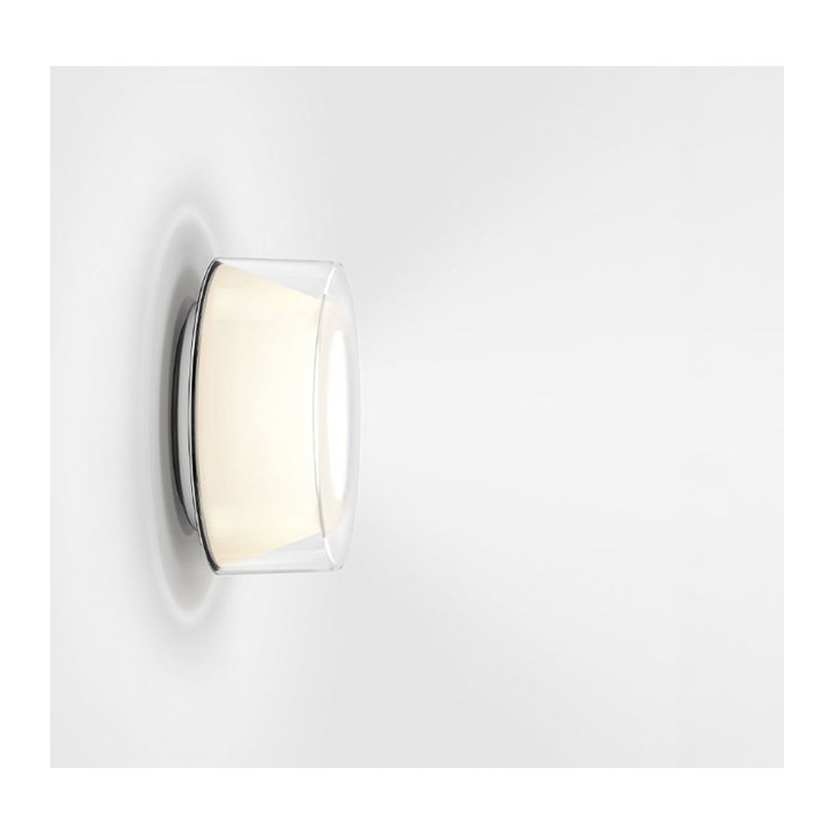 Serien Lighting Curling Wall XS LED-Wandleuchte mit klarem Acrylglasschirm und konischem Reflektor in Warmweiß (3000K) - Bild 1