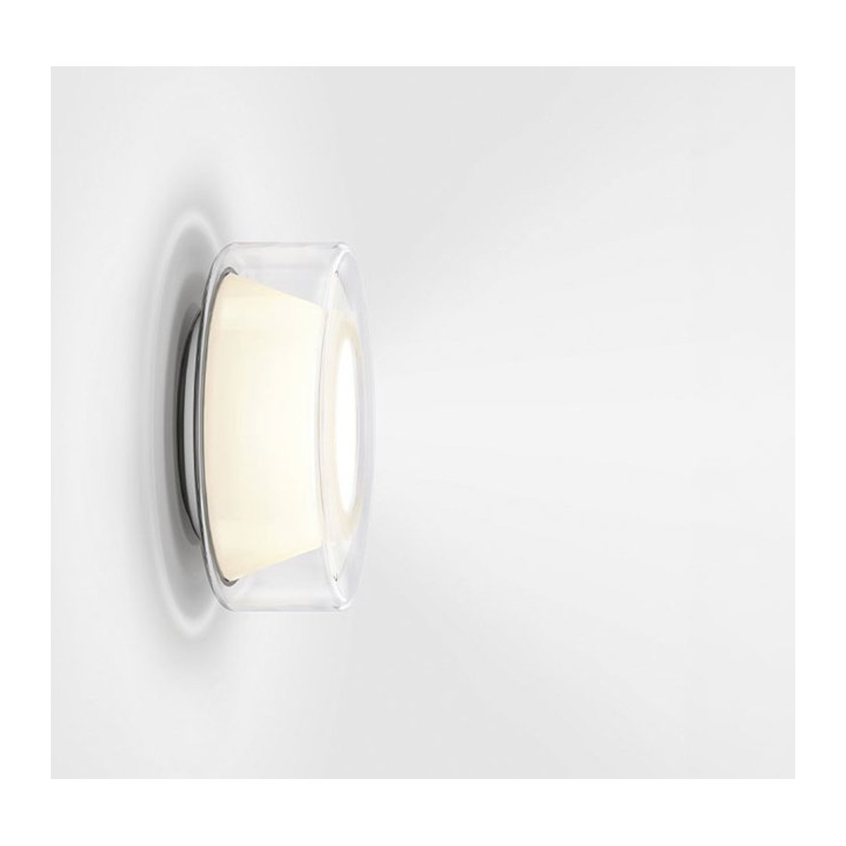 Serien Lighting Curling Wall XS LED-Wandleuchte mit klarem Glasschirm und konischem Reflektor in Warmweiß (2700K) - Bild 1