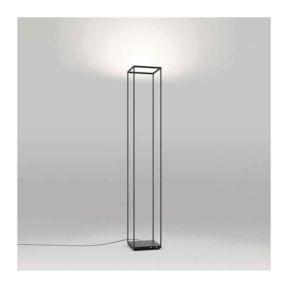 Serien Lighting Reflex² Floor M LED-Deckenfluter in Schwarz mit Tunable White (2200K - 4000K) - Bild 1