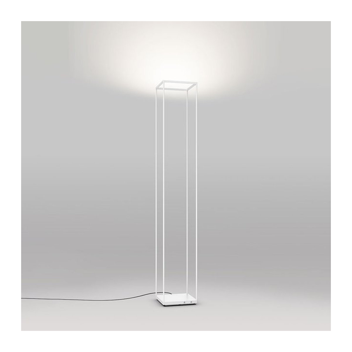 Serien Lighting Reflex² Floor M LED-Deckenfluter in Weiß mit Tunable White (2200K - 4000K) - Bild 1