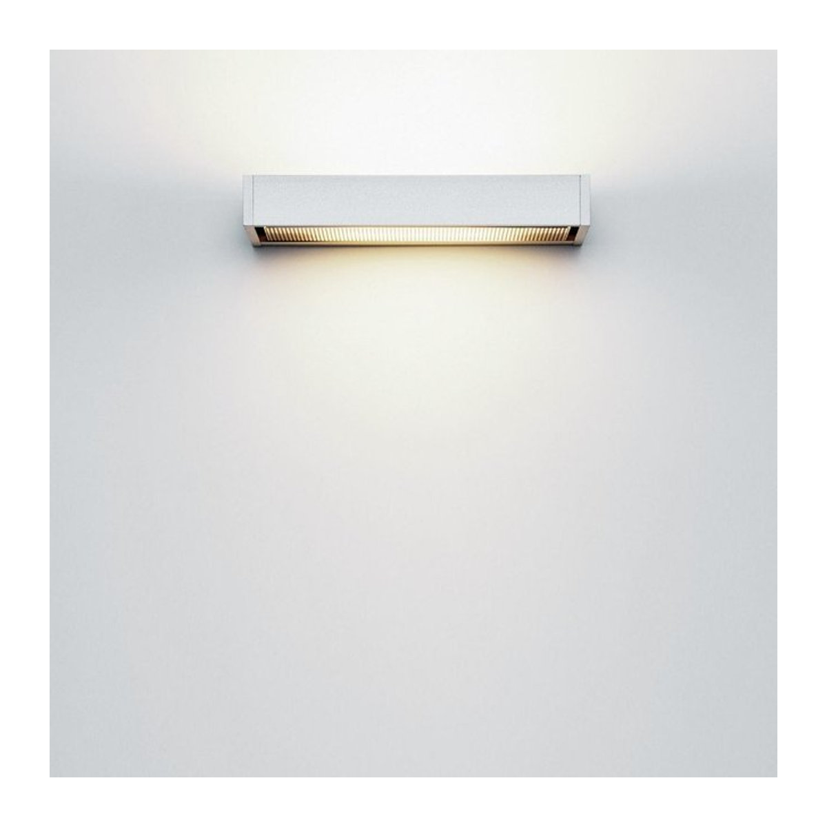 Serien Lighting SML Wall M Wandleuchte in Silber eloxiert mit Satineffekt und Glas - Bild 1