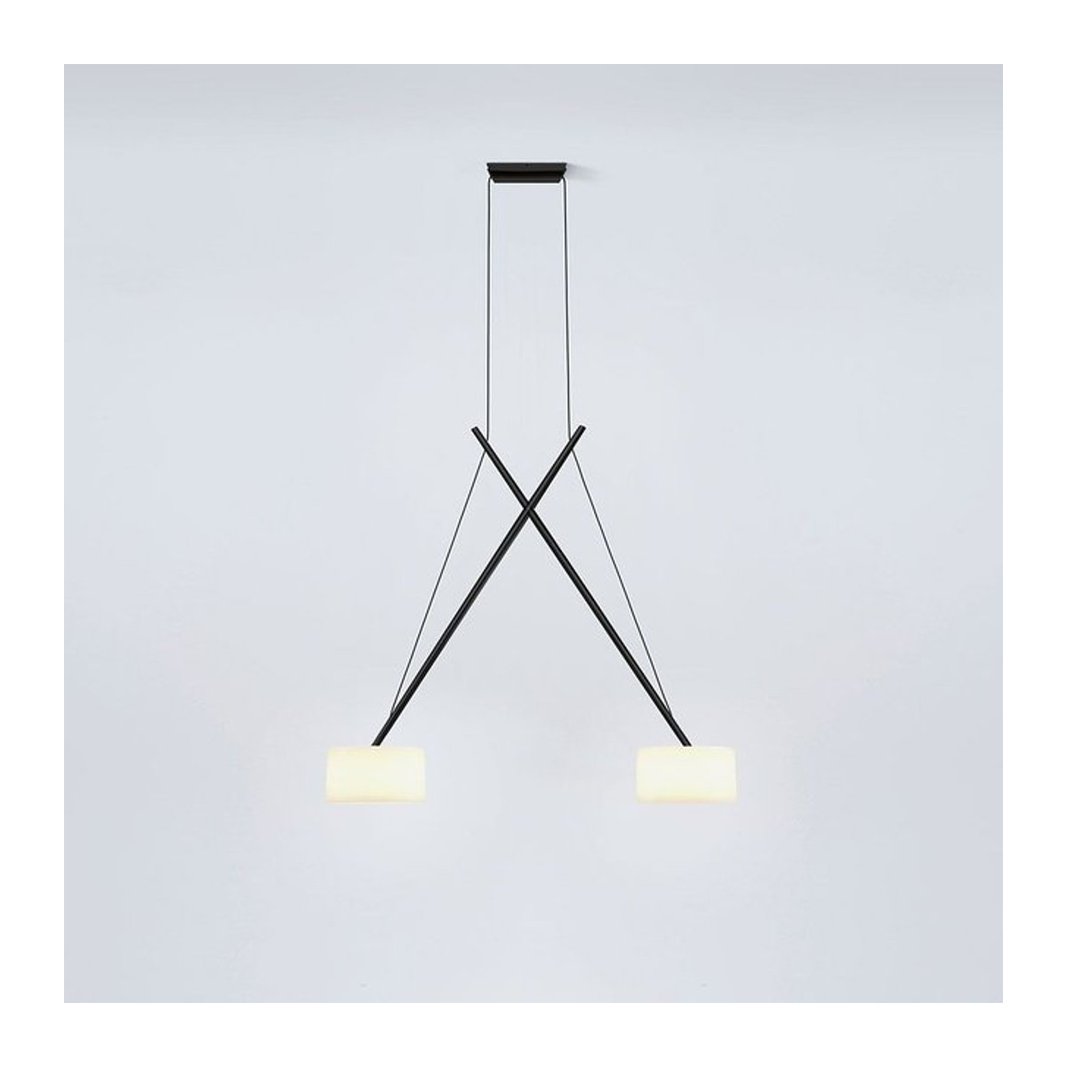 Serien Lighting Twin Pendelleuchte aus Aluminium in Schwarz mit Opalglas - Bild 1