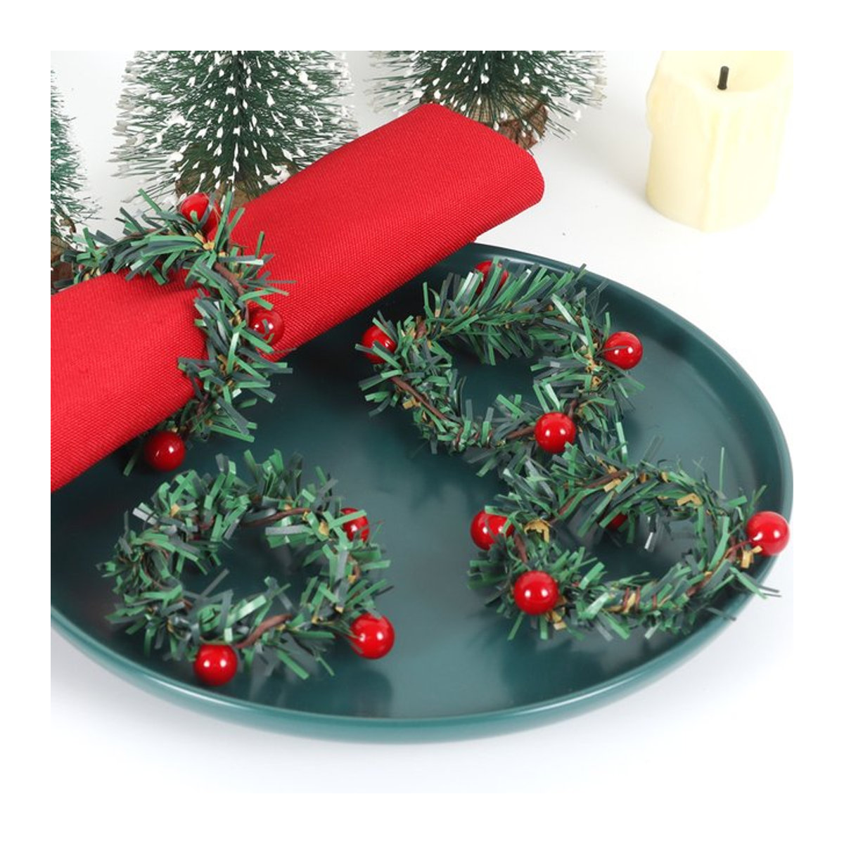 Serviettenringe aus roten Früchten und Kiefernnadeln in rustikalem Design für Weihnachten und Hochzeiten - Bild 1