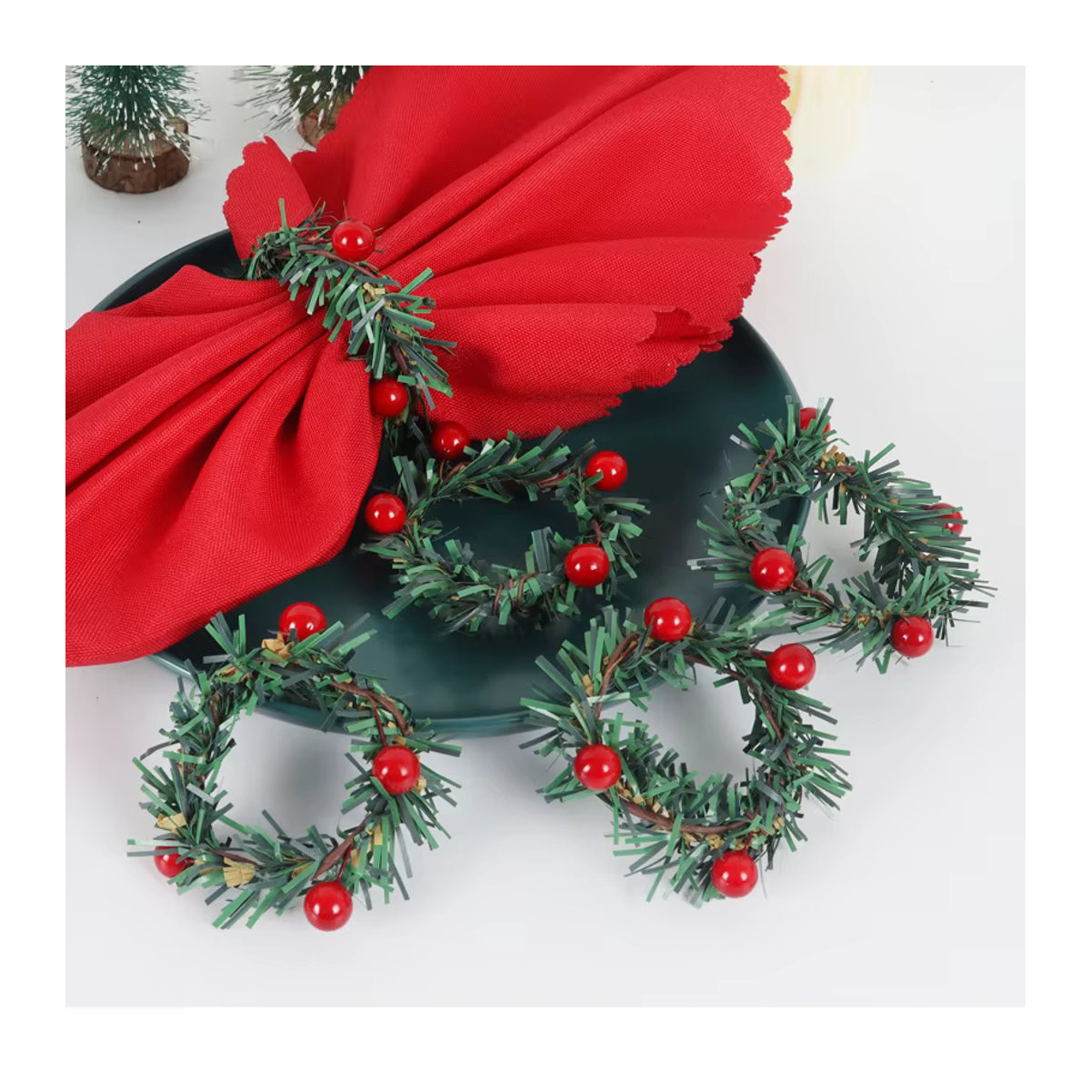 Serviettenringe aus roten Früchten und Kiefernnadeln in rustikalem Design für Weihnachten und Hochzeiten - Bild 4