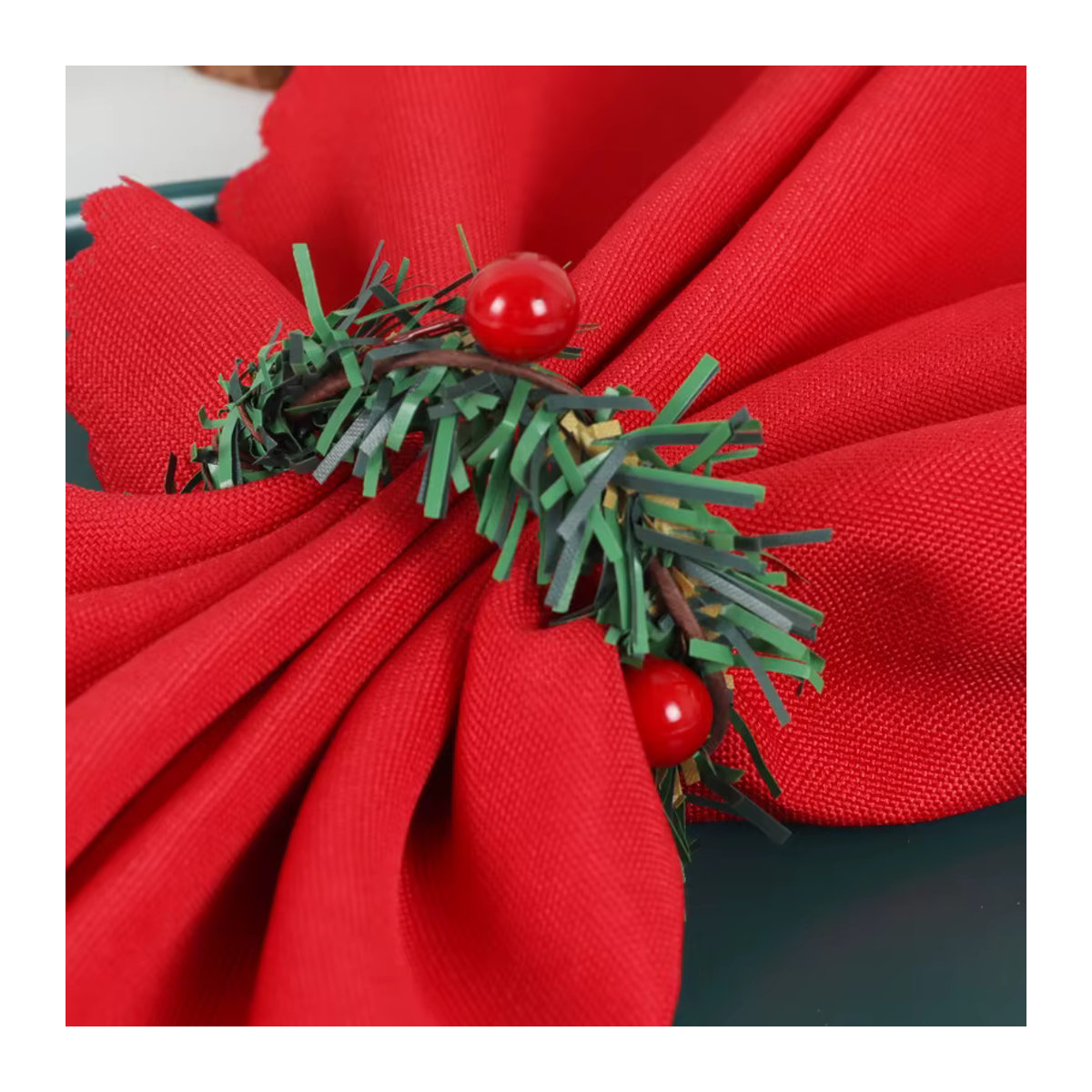 Serviettenringe aus roten Früchten und Kiefernnadeln in rustikalem Design für Weihnachten und Hochzeiten - Bild 5