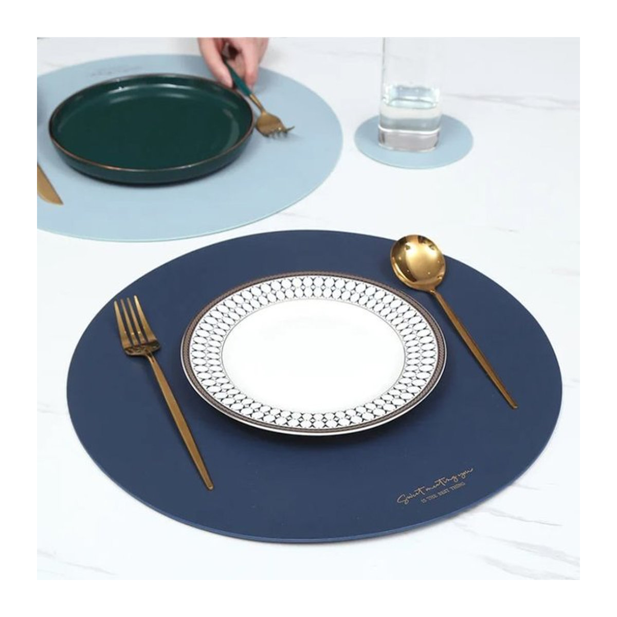 Set aus runden Tischsets und Untersetzern von inyahome aus PU-Leder, wasserdicht und ölbeständig, Blau und Grün, minimalistisches Design - Bild 1
