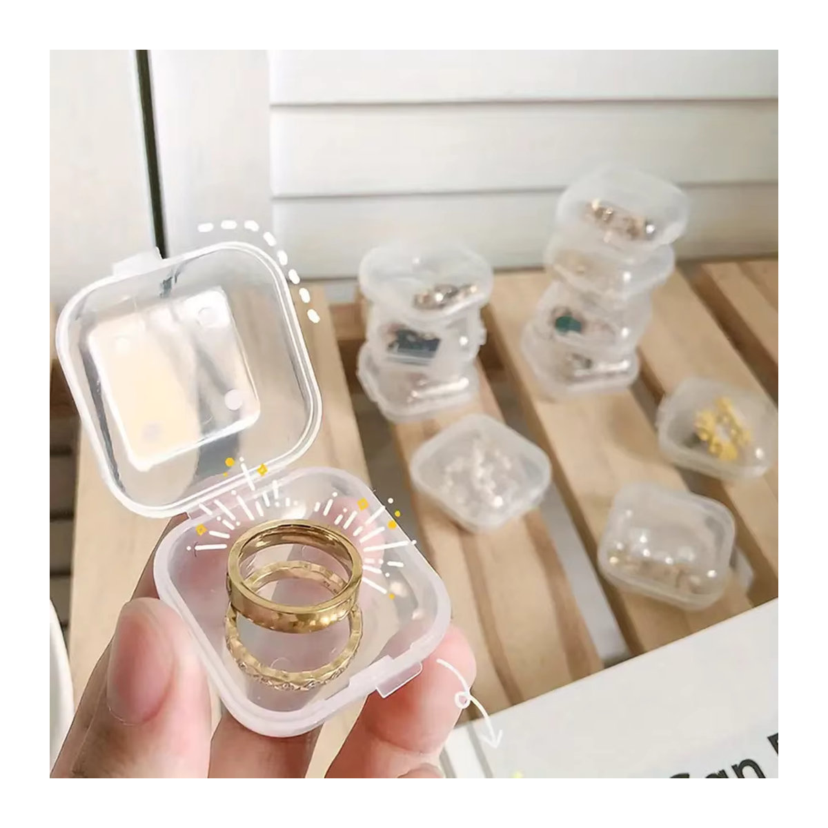 Set aus transparenten quadratischen Aufbewahrungsboxen mit faltbarem Deckel als Schmuck-Organizer und Pillendose in Bunt und Minimalistisch - Bild 3