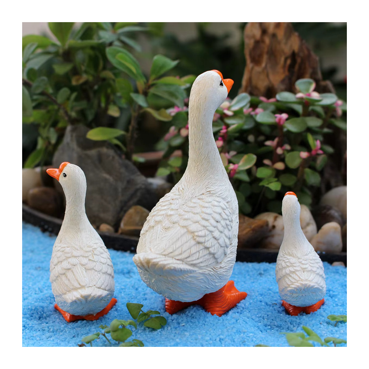 Set mit drei Gans-Tierornamenten aus Kunstharz in Weiß und Bunt zur Dekoration von Garten, Hof und Heim - Bild 4