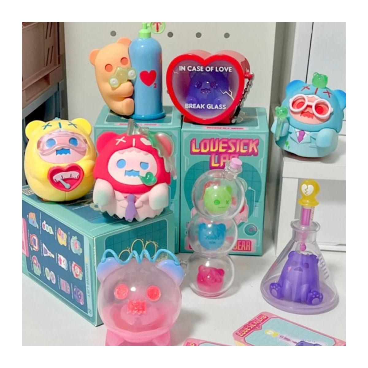 ShinWoo Geist Bär Liebe und Labor Serie Blind Box Anime Figur aus Kunststoff, Gelb - Bild 1