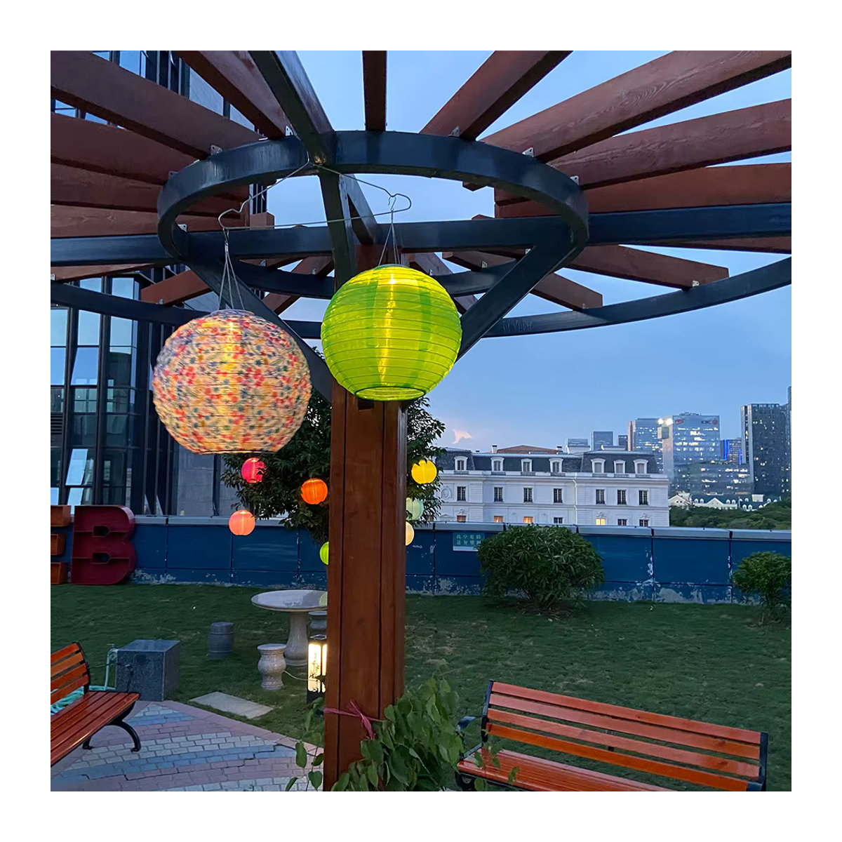 Shunmaii Solar LED Papierlaterne Bunt als Hängelaterne für Garten und Dekoration - Bild 3