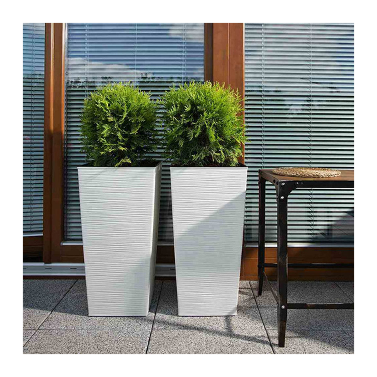 Siena Garden Pflanzgefäß Nizza Groove in Weiß mit Rillenoptik aus Kunststoff, B/T/H: 35 x 35 x 68 cm - Bild 2