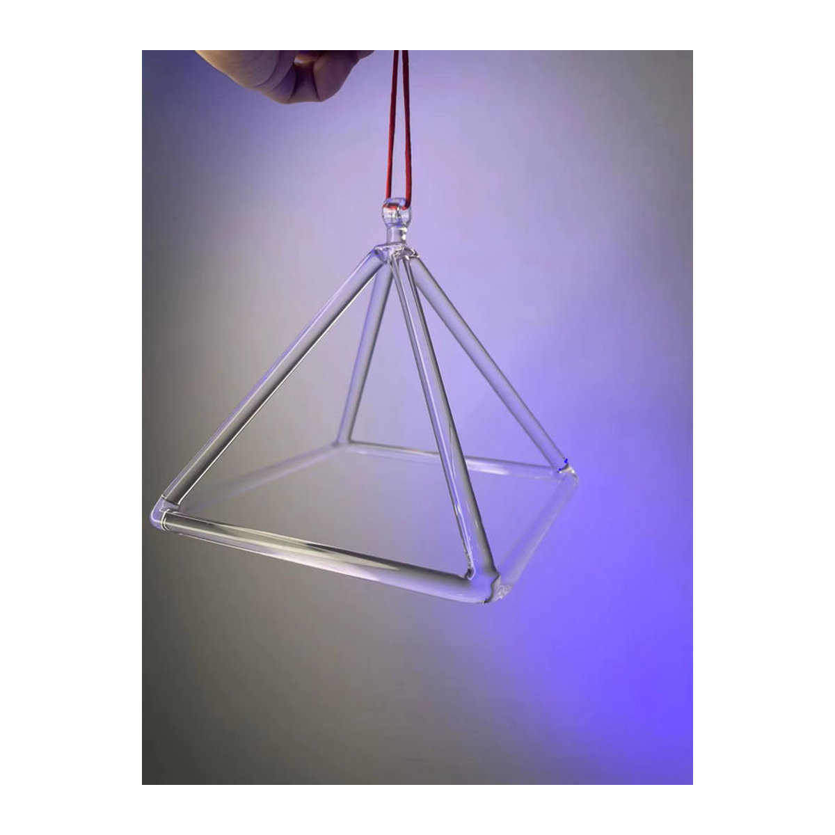 Singende Quarz-Kristallpyramide für Klangheilung und Yoga, transparent, B/T/H: 15,2 x 10,2 x 7,6 cm - Bild 2