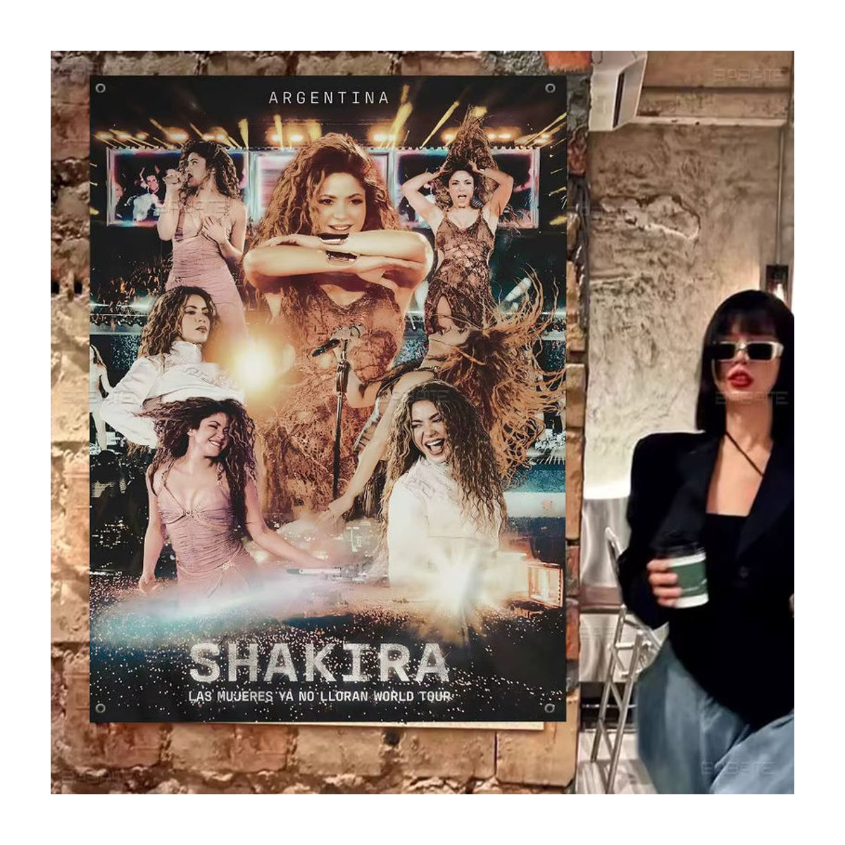 Singer S-Shakira Stoffflagge mit Science-Fiction Porträt als Wanddeko, mehrfarbig, B: 50 cm, H: 70 cm - Bild 6