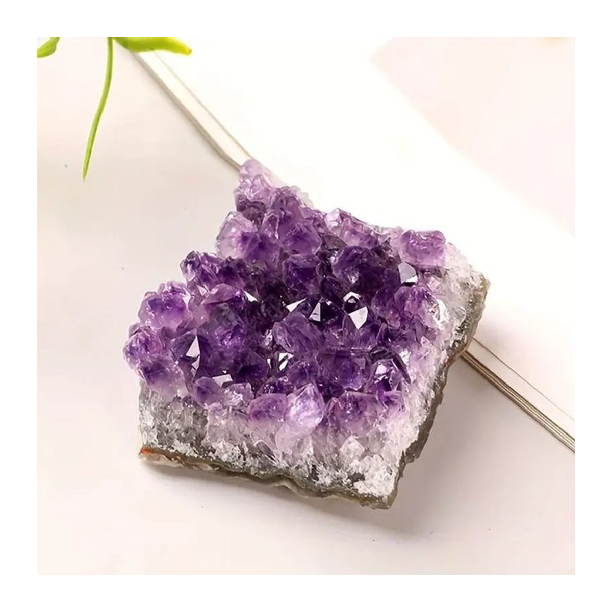 Sisterstone Amethyst Erz Stein in Lila, unregelmäßig geformter Edelstein als Dekoration - Bild 1