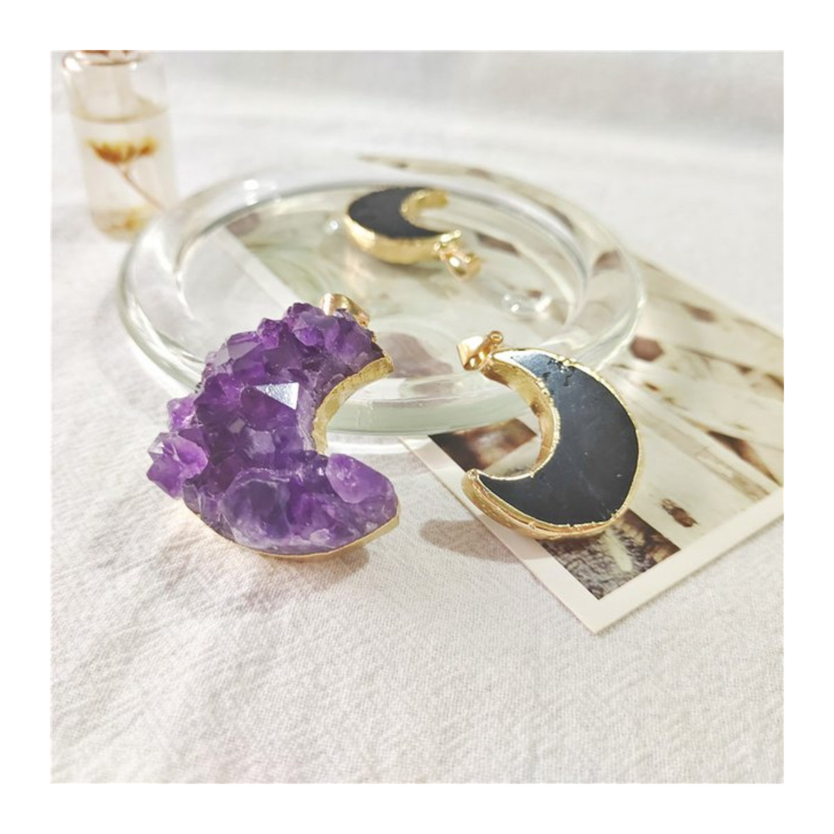Sisterstone Natürlicher Amethyst-Cluster und schwarzer Turmalin in Lila und Schwarz als handgeschnitzte Dekoration - Bild 1