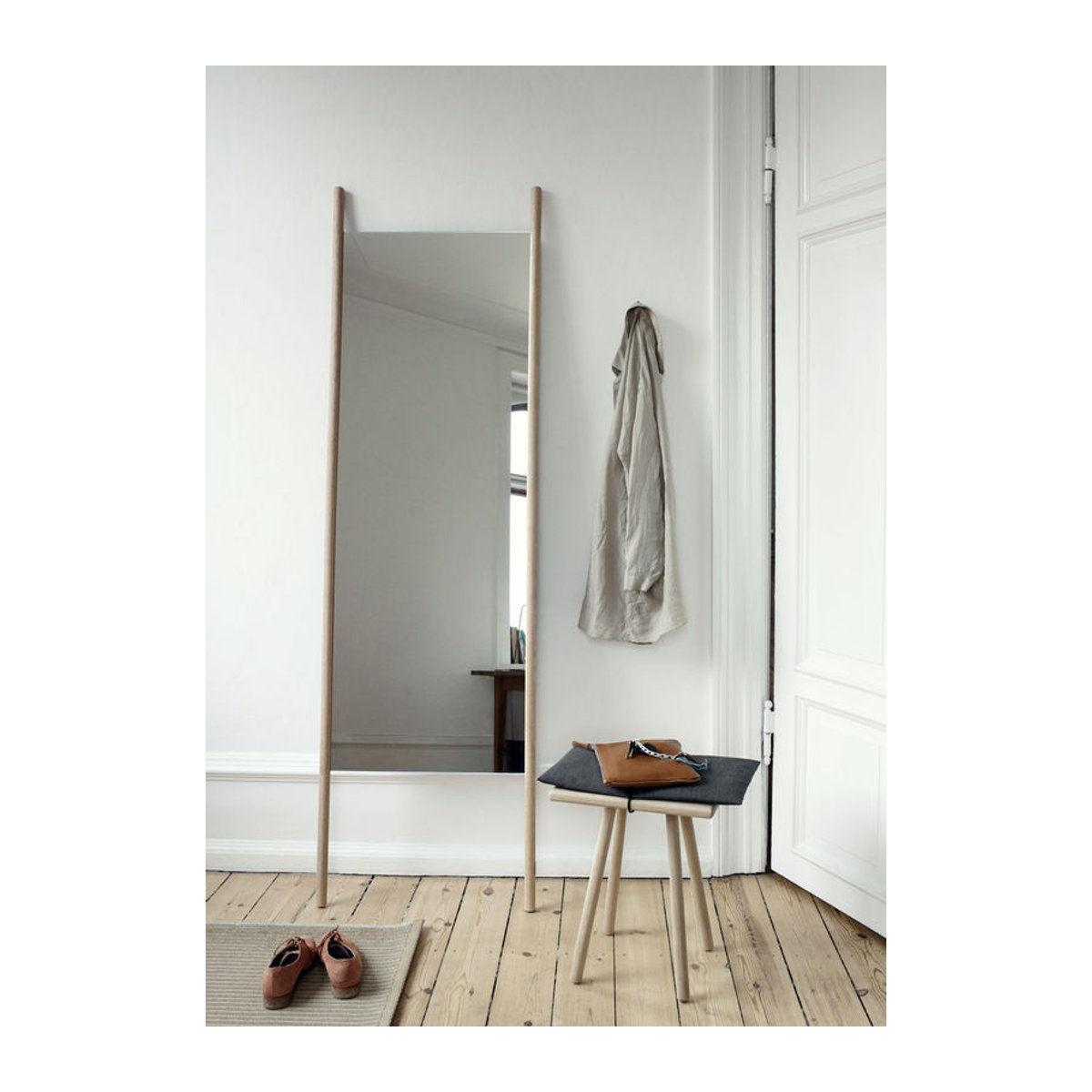 Skagerak By Fritz Hansen Georg Spiegel in Braun und Transparent aus Holz im skandinavischen Design - Bild 2