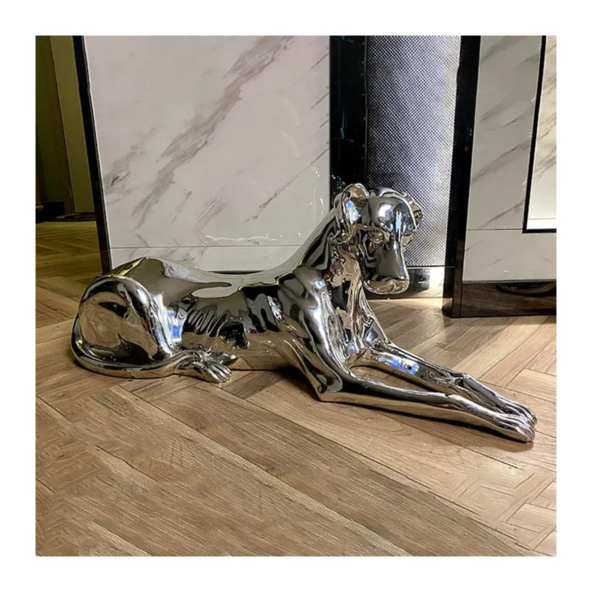 Skandinavische Deutsche Dogge Statue aus Kunstharz und Metall in Grün und Silber - Bild 1