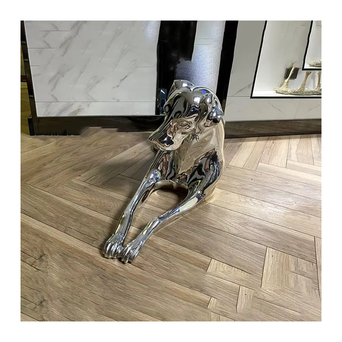 Skandinavische Deutsche Dogge Statue aus Kunstharz und Metall in Grün und Silber - Bild 2