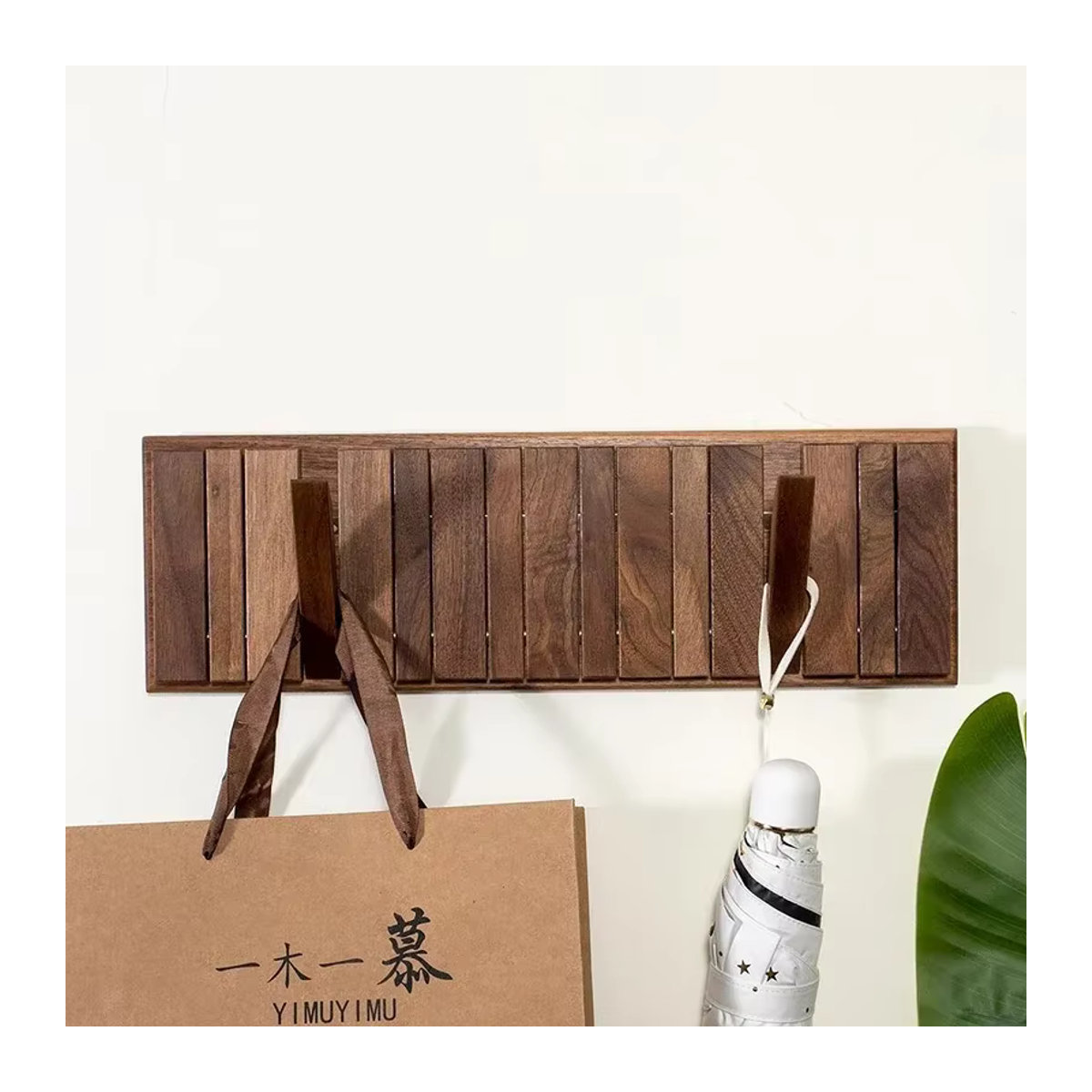 Skandinavische Wandgarderobe aus Holz in Walnuss Braun mit Kleiderhaken und Regalfächern - Bild 2