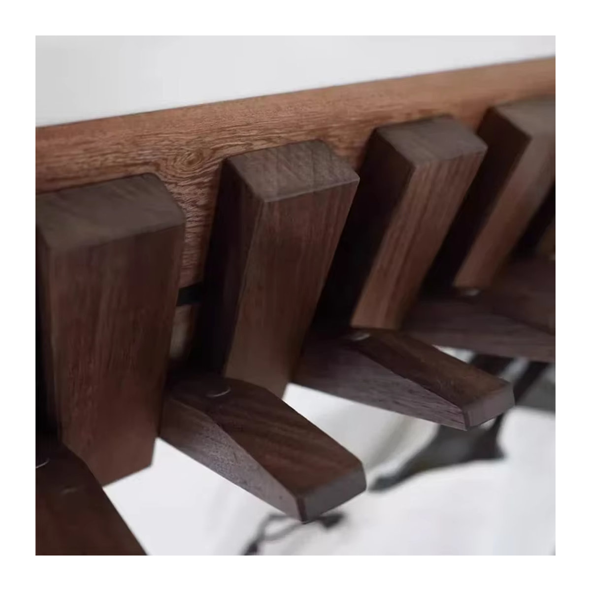 Skandinavische Wandgarderobe aus Holz in Walnuss Braun mit Kleiderhaken und Regalfächern - Bild 6