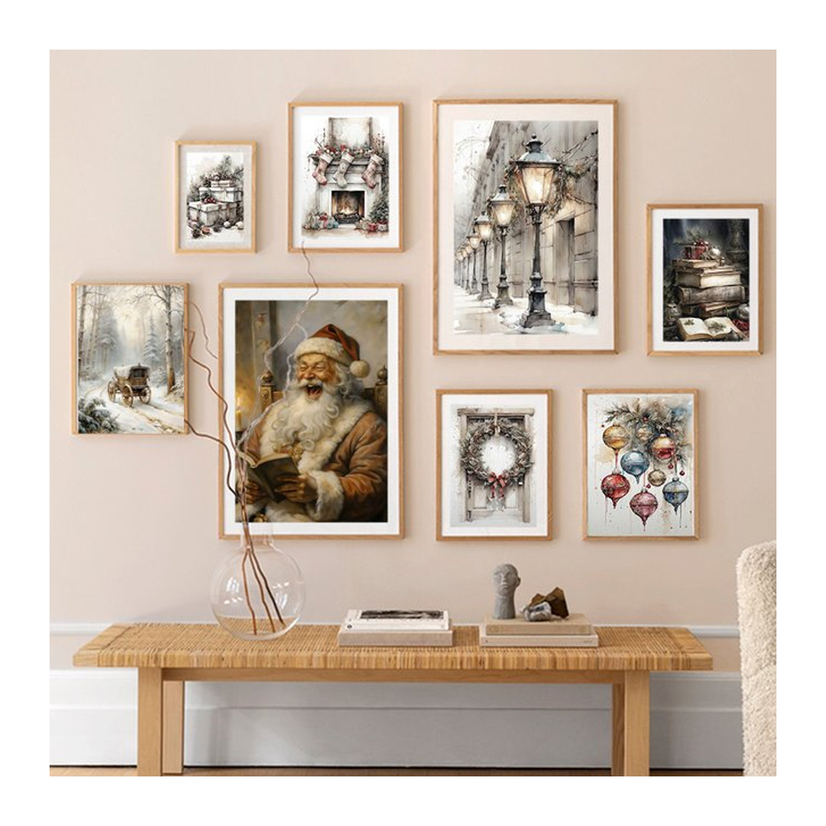 Skandinavisches Weihnachtsmotiv Wandbild mit Santa Claus, Schneemann und Elch als mehrfarbige Leinwandmalerei im Hochformat von Potdemiel - Bild 1