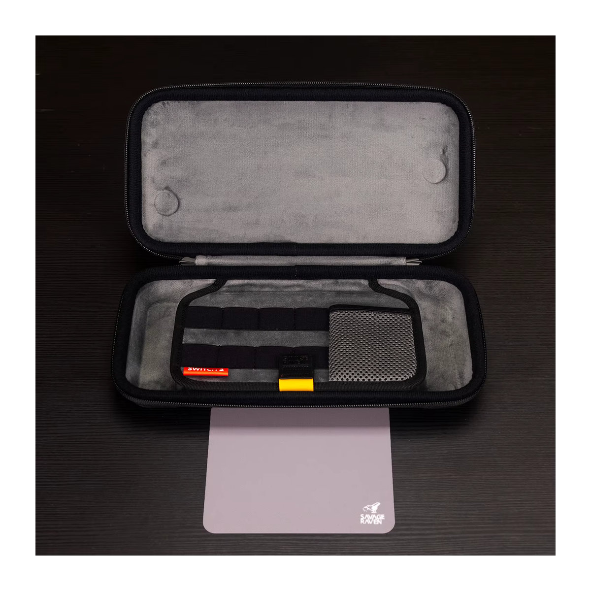 Skull & Co. Savage Raven EDC-Tragetasche für Nintendo Switch 2, tragbare Hartschalen-Aufbewahrungstasche in Schwarz und Bunt mit minimalistischem Design - Bild 4