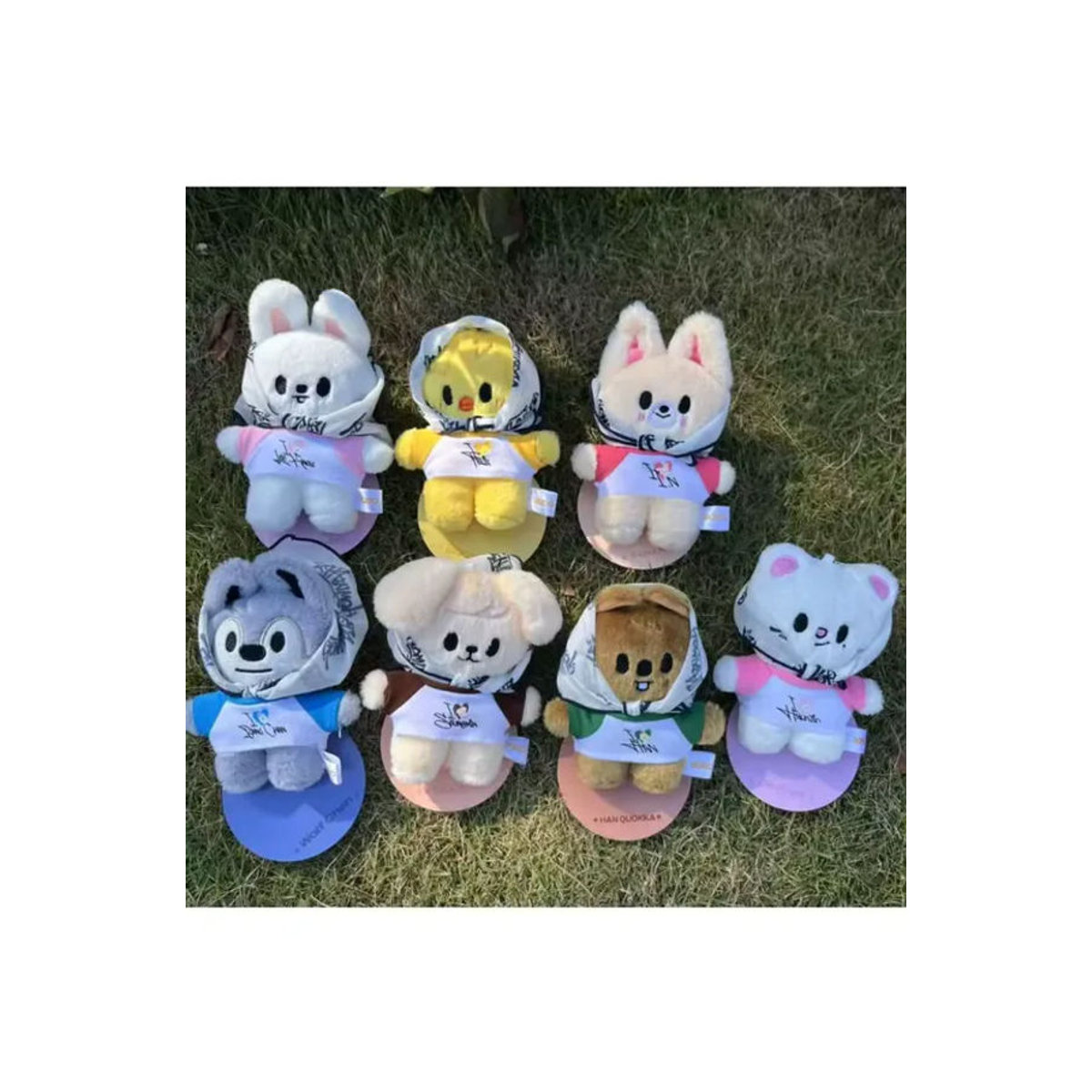 SKZOO Stray Kids Cartoon Stehfigur mit Magnetfuß und Textilkleidung in Mehrfarbig - Bild 4
