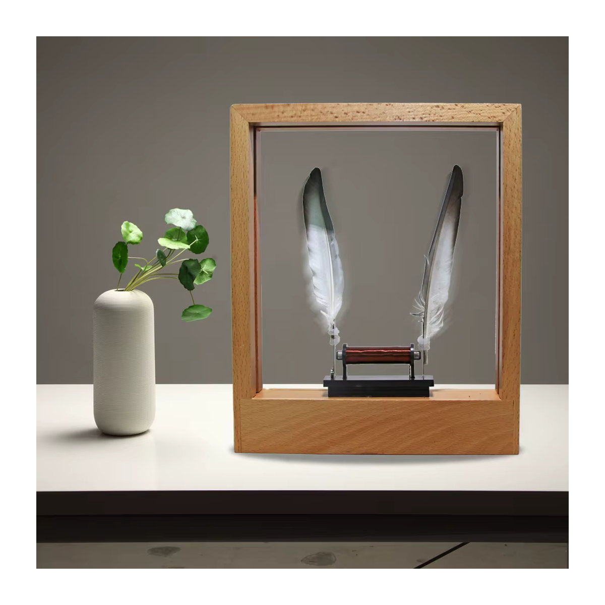 Slow Action Motion LED optische Täuschung Skulptur in Braun aus Holz mit minimalistischem Design - Bild 3