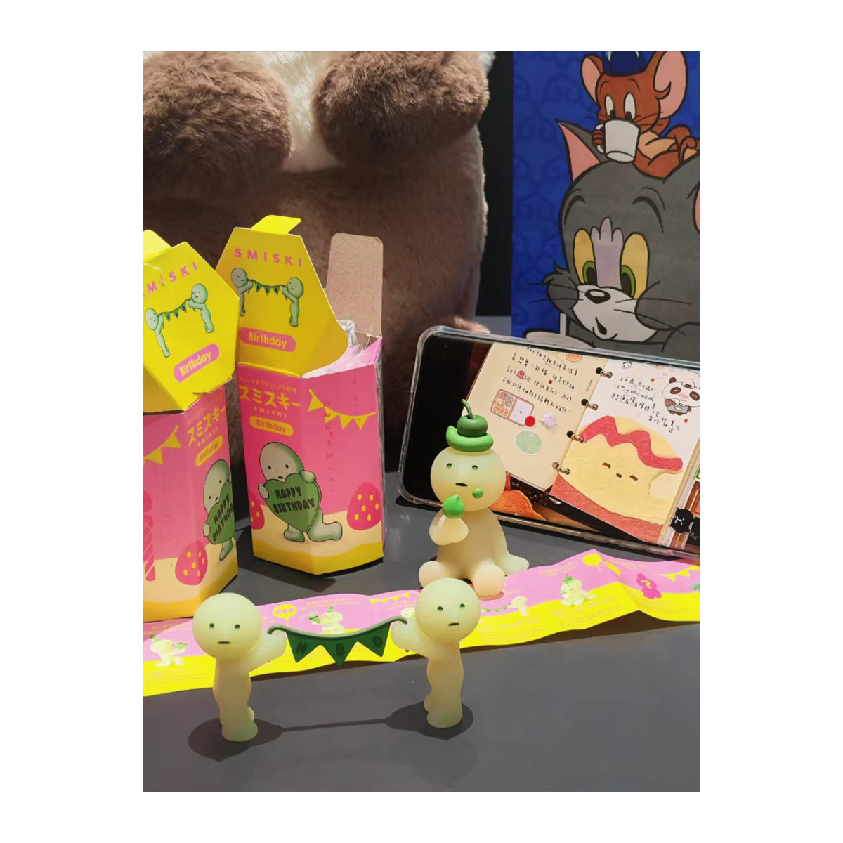 SMISKI Geburtstags-Serie Mystery Box mit weißen Figuren als Überraschungsspielzeug und Taschenanhänger - Bild 6