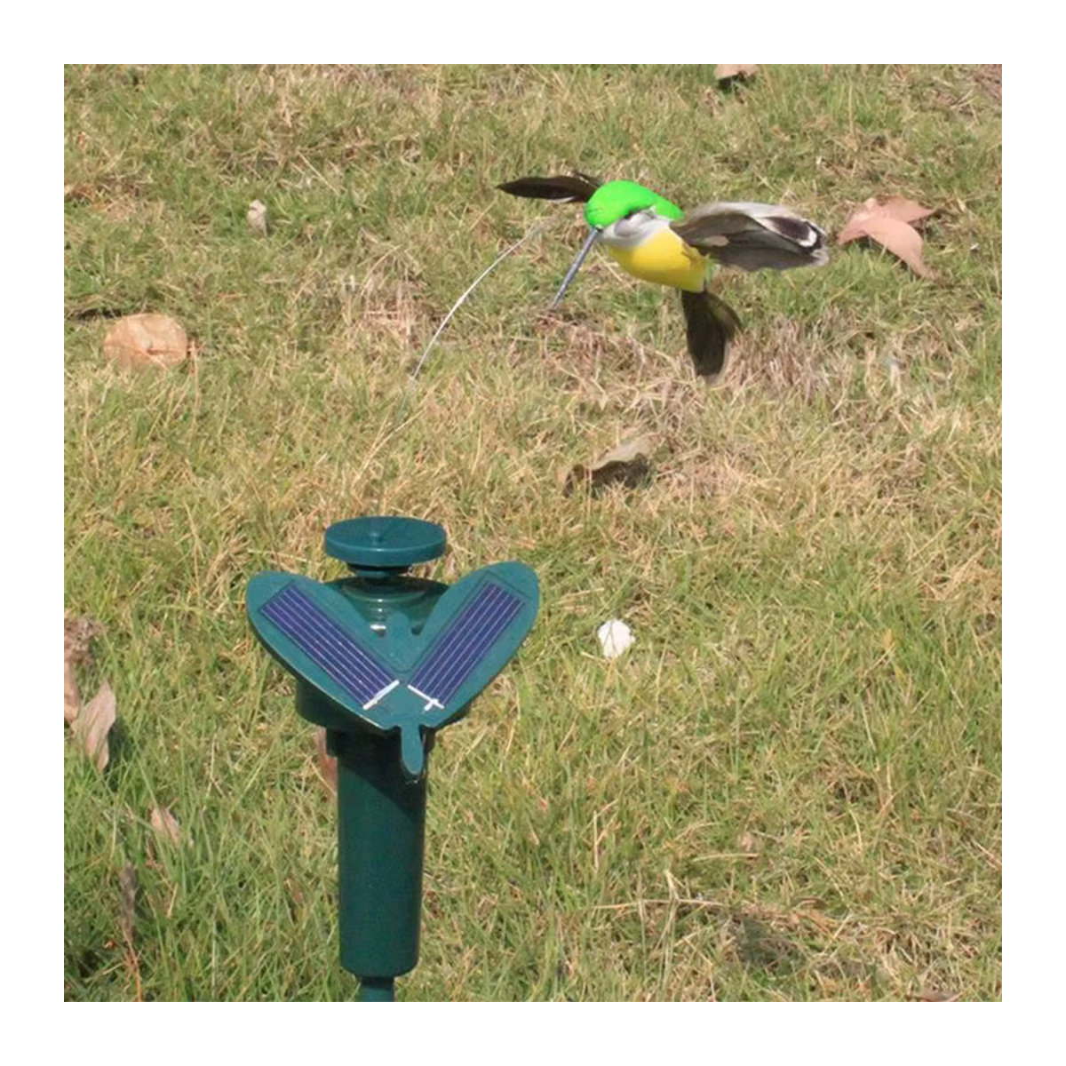 Solar Kolibri Deko-Figur mit künstlichen Federn in bunten Farben für Garten und Auto - Bild 3