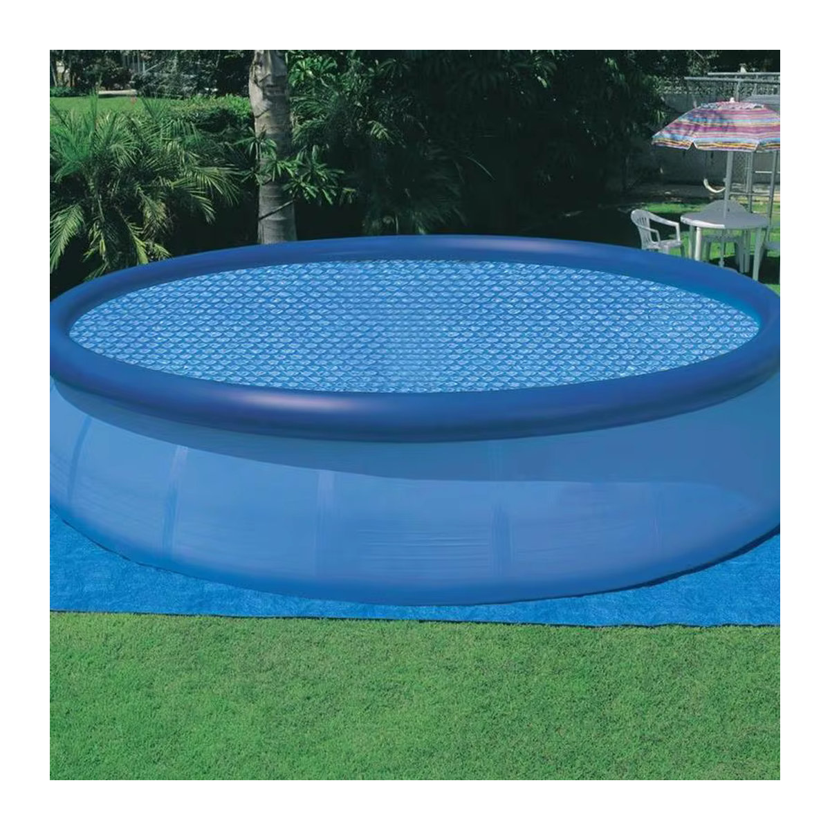 Solar-Pool-Abdeckung als wärmespeichernde Blasenfolie für deinen Schwimmbad-Sonnenschutz in Blau und Weiß - Bild 1
