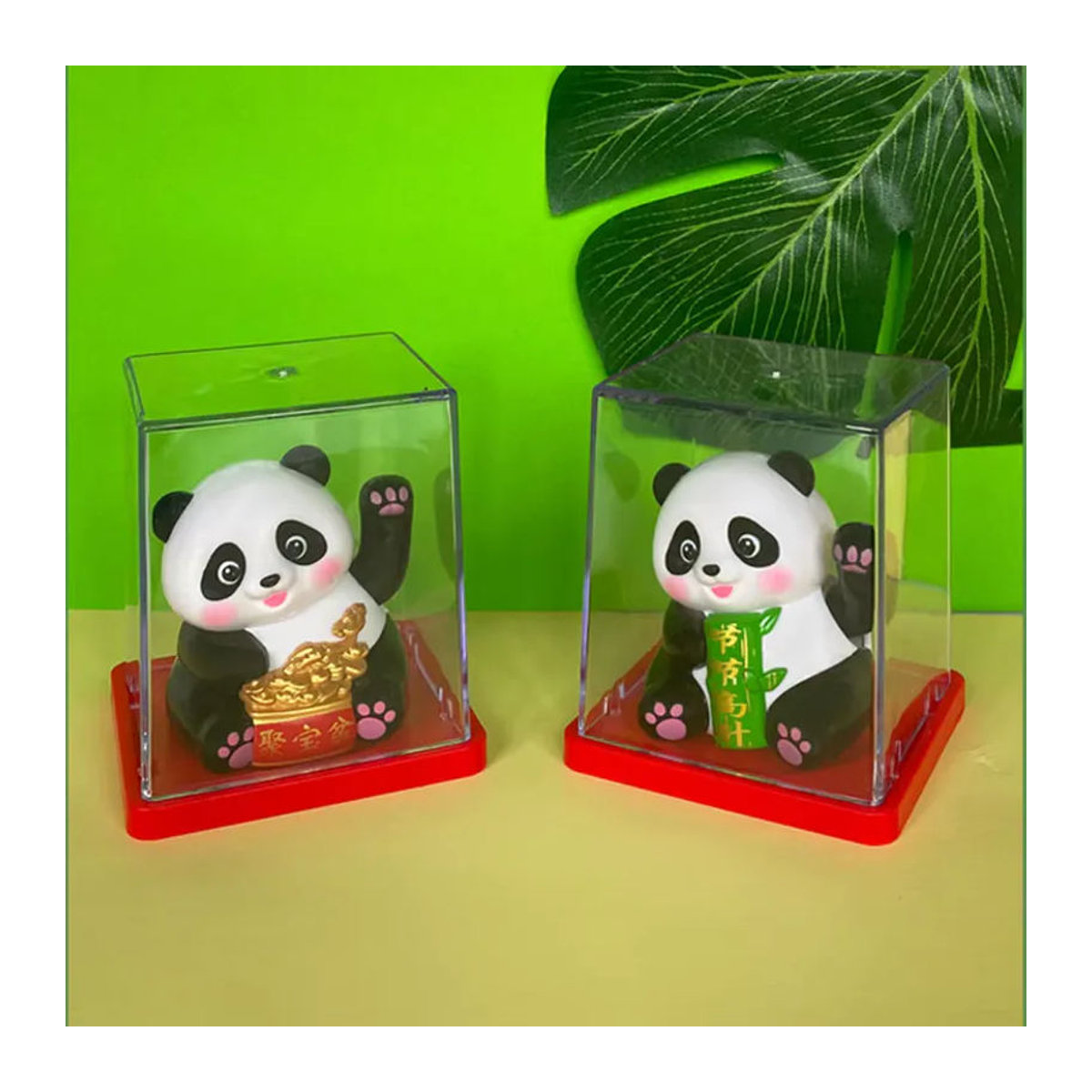 Solarbetriebene Panda-Figur von ACRDDK aus Kunstharz in Weiß als dekoratives Glücksbringer-Ornament für Heim, Büro und Auto - Bild 1