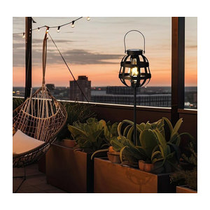 Solarleuchte Laterne im Industrial Retro-Stil aus Metall in Schwarz mit warmweißem Licht für Garten und Balkon inklusive Spieß und Aufhängemöglichkeit