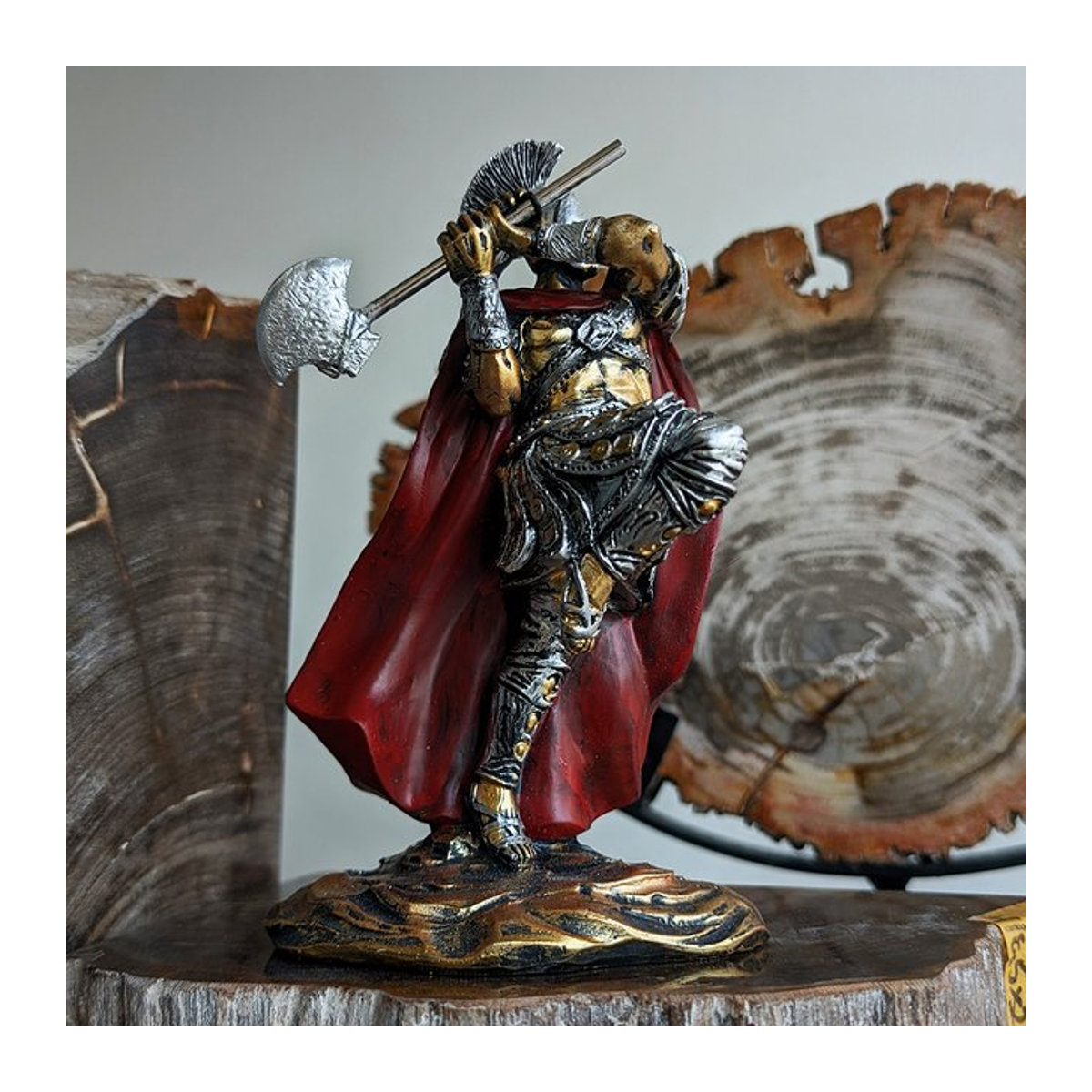 Spartan-Soldat-Figur mit Axt von misvial, mehrfarbige Kunstharz-Miniatur für deine Tischdekoration und als Sammlerstück - Bild 1