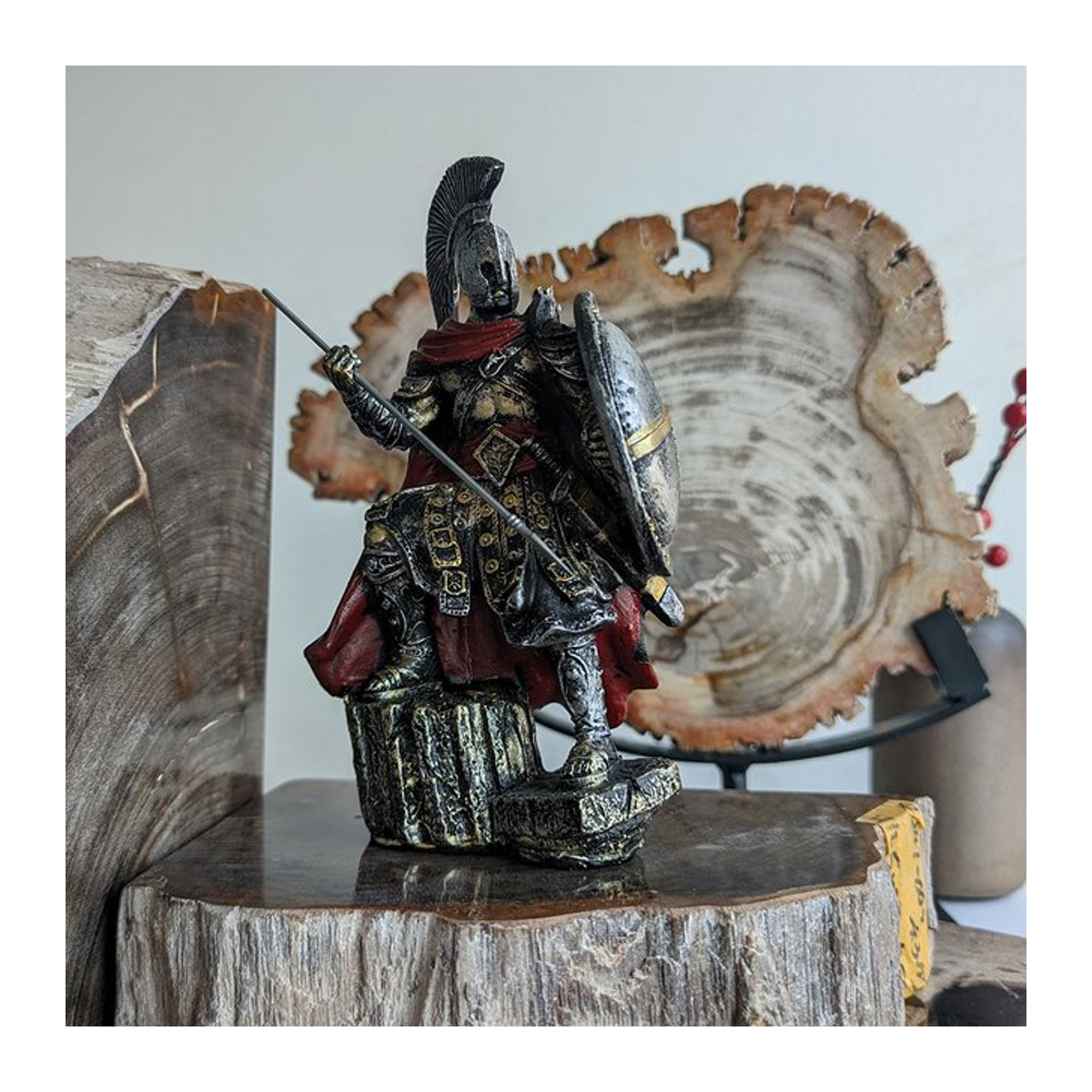 Spartan Warrior Figur aus Kunstharz von misvial, mehrfarbige Statue mit Schwert als Dekoration für dein Büro oder Zuhause - Bild 1