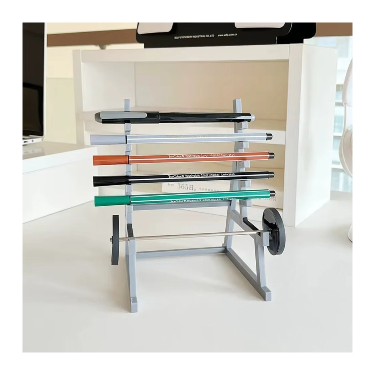Squat Rack Stifthalter als lustiges Schreibtischzubehör für das Büro, grauer Stift-Organizer aus Kunststoff in modernem Design - Bild 2