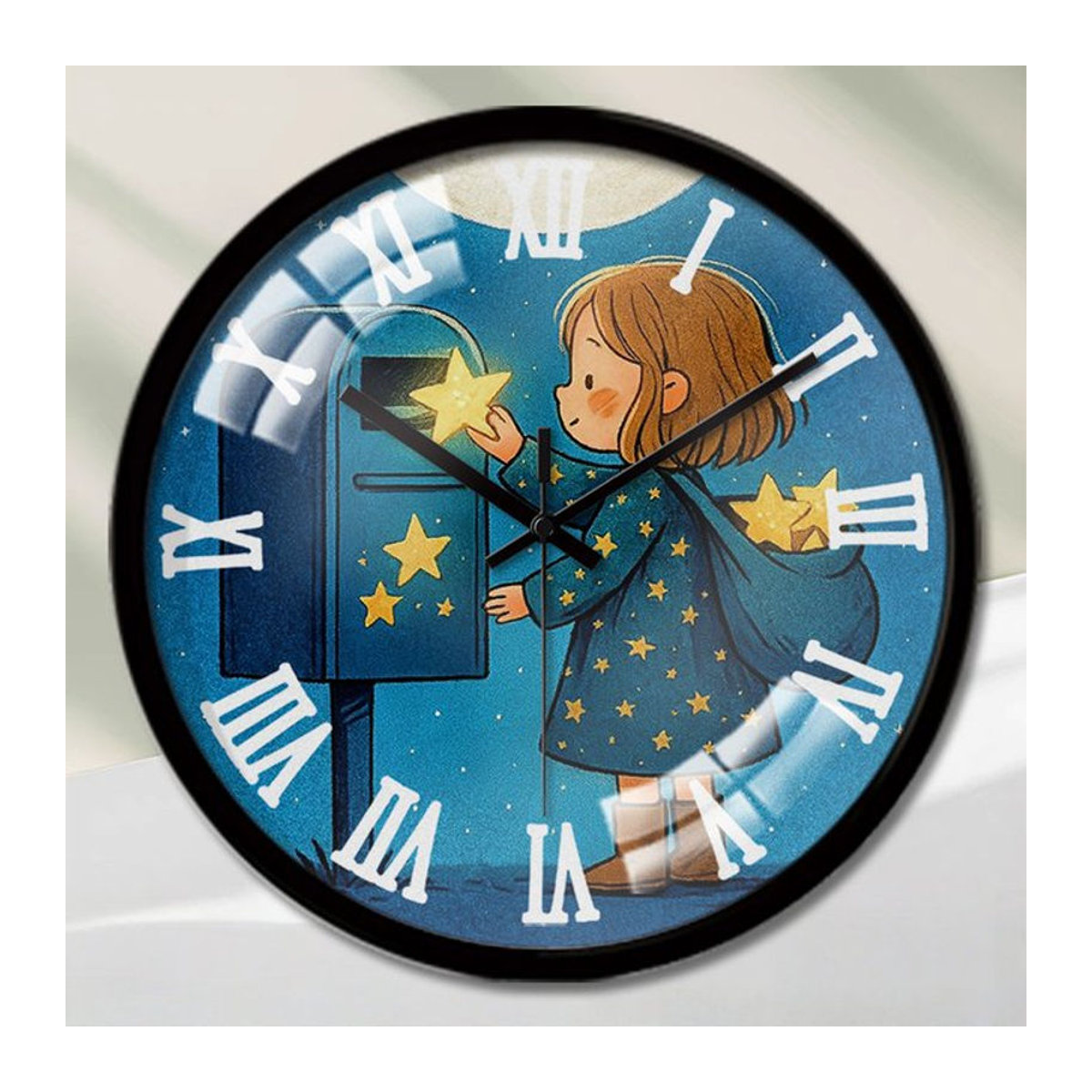 Star Mail Runde Wanduhr aus Kunststoff und Glas in Blau mit Cartoon-Design und geräuschlosem Analog-Uhrwerk zum Aufhängen - Bild 1