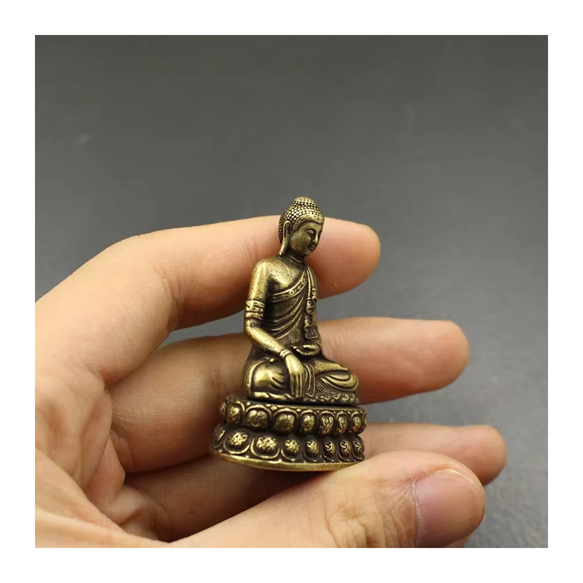 Stehende Buddha-Miniatur aus Messing in Gold im Vintage-Stil als dekorative Tischstatue - Bild 3