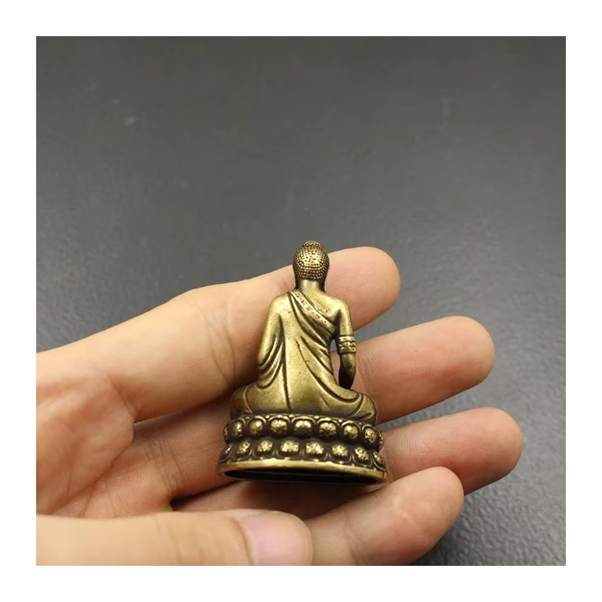Stehende Buddha-Miniatur aus Messing in Gold im Vintage-Stil als dekorative Tischstatue - Bild 4