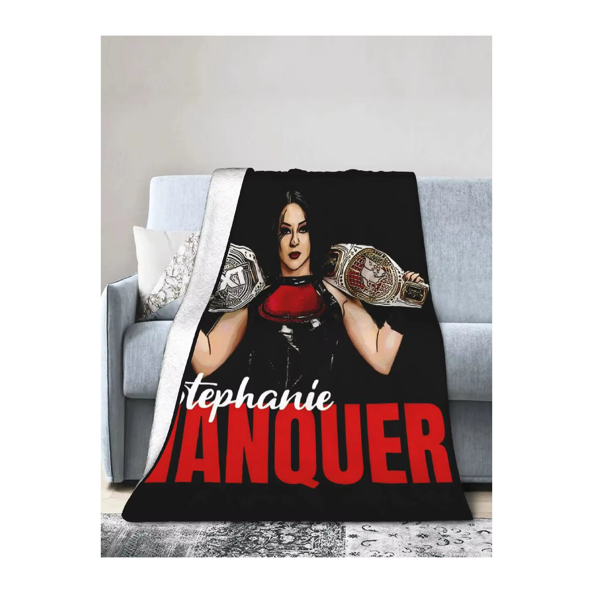 Stephanie Vaquer Fuzzy Vintage Wrestlemania Überwurfdecke in Schwarz aus Kunstfell - Bild 2