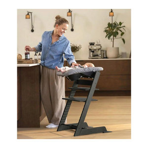 Stokke Tripp Trapp Bundle Treppenhochstuhl Eiche Natur inkl. Newbornset Deep Grey und Babyset