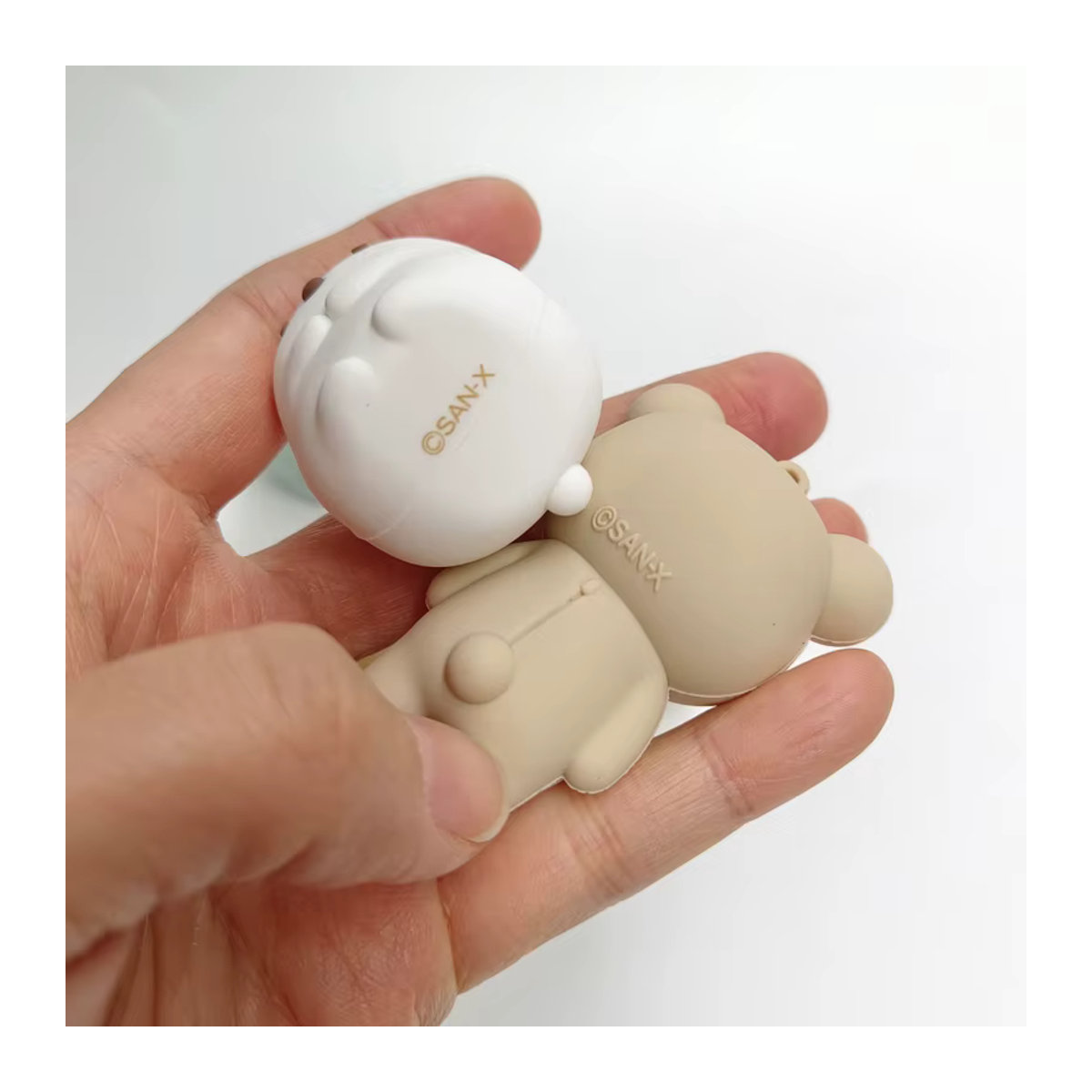 Sumikko Gurashi Anime Figuren Set aus Kunststoff, Mehrfarbig, Sammlerfiguren von Bär, Panda, Katze und Eidechse - Bild 4